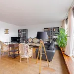 New - 3 Bedroom Flat With Eiffel Tower View